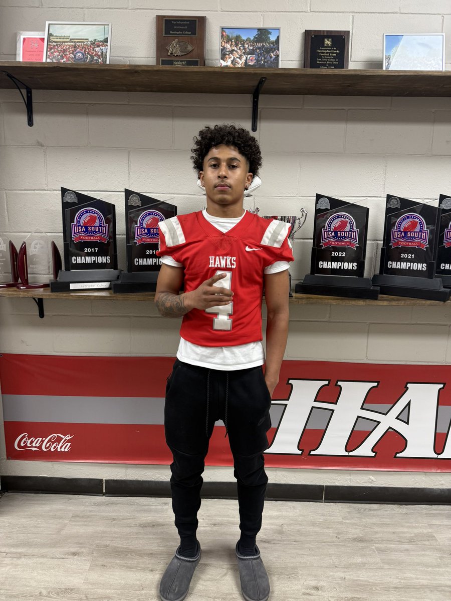 k4denwatkins's tweet photo. I had a great time at Huntingdon. Big thanks to the coaching staff for the energy and laughter. Thank you @ChaelPridgen for the invitation !! #HawkEm https://t.co/BNFcfm4Vut