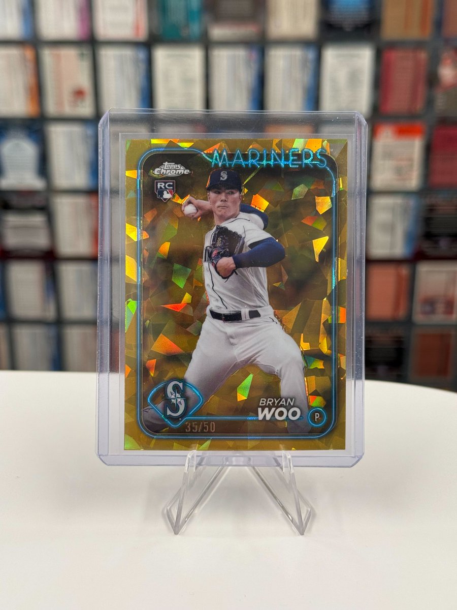 MLB's tweet image. Happy birthday to Bryan Woo!

Repost and reply for a chance to win this @Topps Chrome sapphire rookie card!