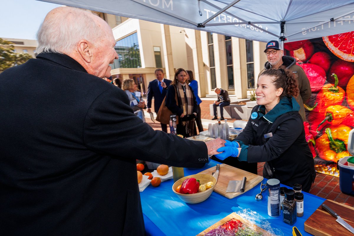 MoffittGR's tweet photo. Prevention Starts With Nutrition was the focus at this year’s #MoffittDay! 🍽️

PEARL Chef Jules &amp; @freshfromFL Chef Justin brought this message to life with a live Capitol cooking demo, showcasing how nutrition fuels both cancer prevention and survivorship.🥕🥦 https://t.co/cRIIpTYZcF