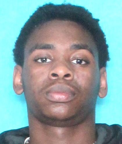 CrimeStopHOU's tweet photo. #Fugitive If you know the current location of Ledanyan “Dee” Oshae Bennett, call 713-222-TIPS (8477). Cash reward of up to $5,000 possible. @houstonpolice #hounews #tipline #seesomethingsaysomething #anonymous https://t.co/hBH7qOkfcj https://t.co/JmLvFbMIX7