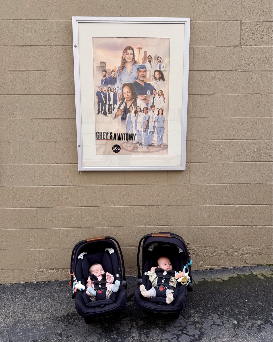 DesankaJulia's tweet photo. Our twins have officially made their TV debut on Grey’s Anatomy! ⭐️ https://t.co/6ysDCNWgN1