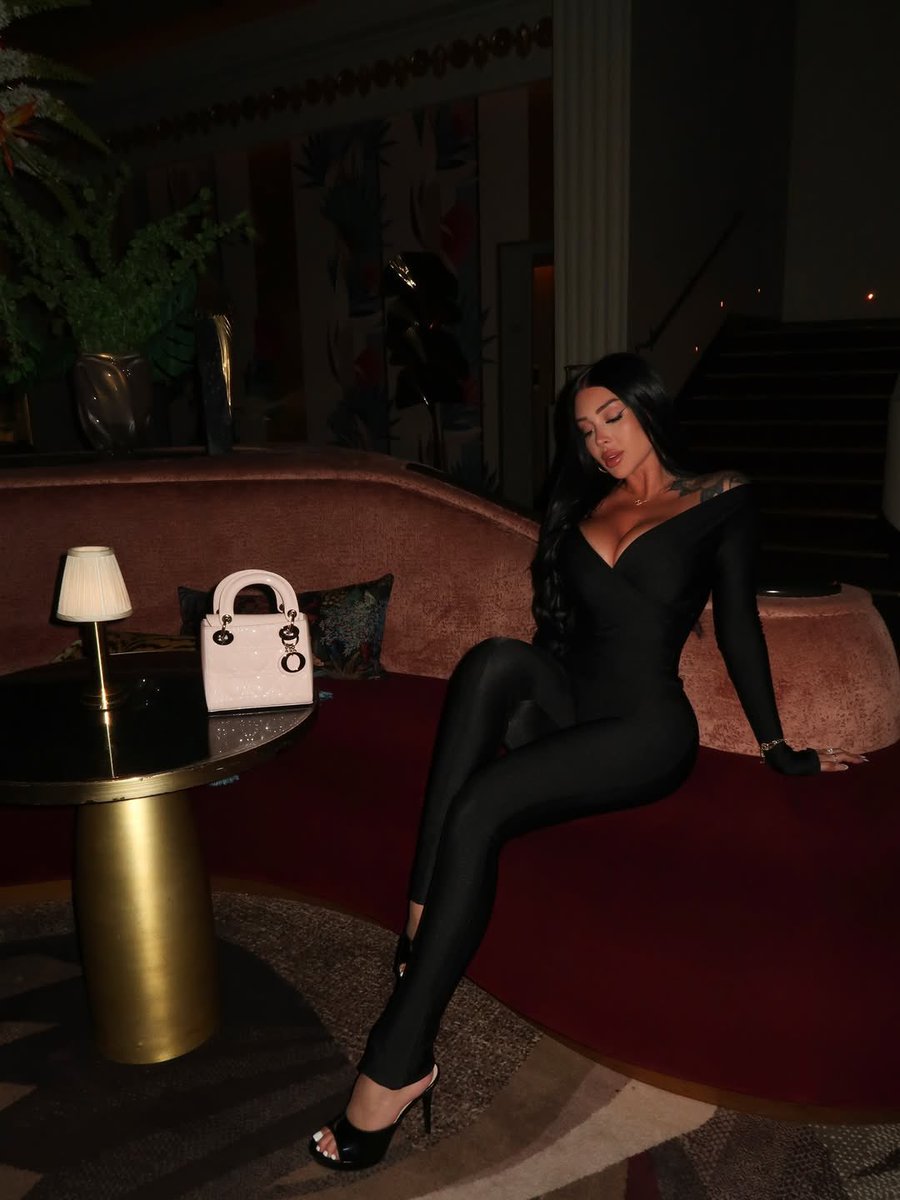 RealValérie.C tweet media