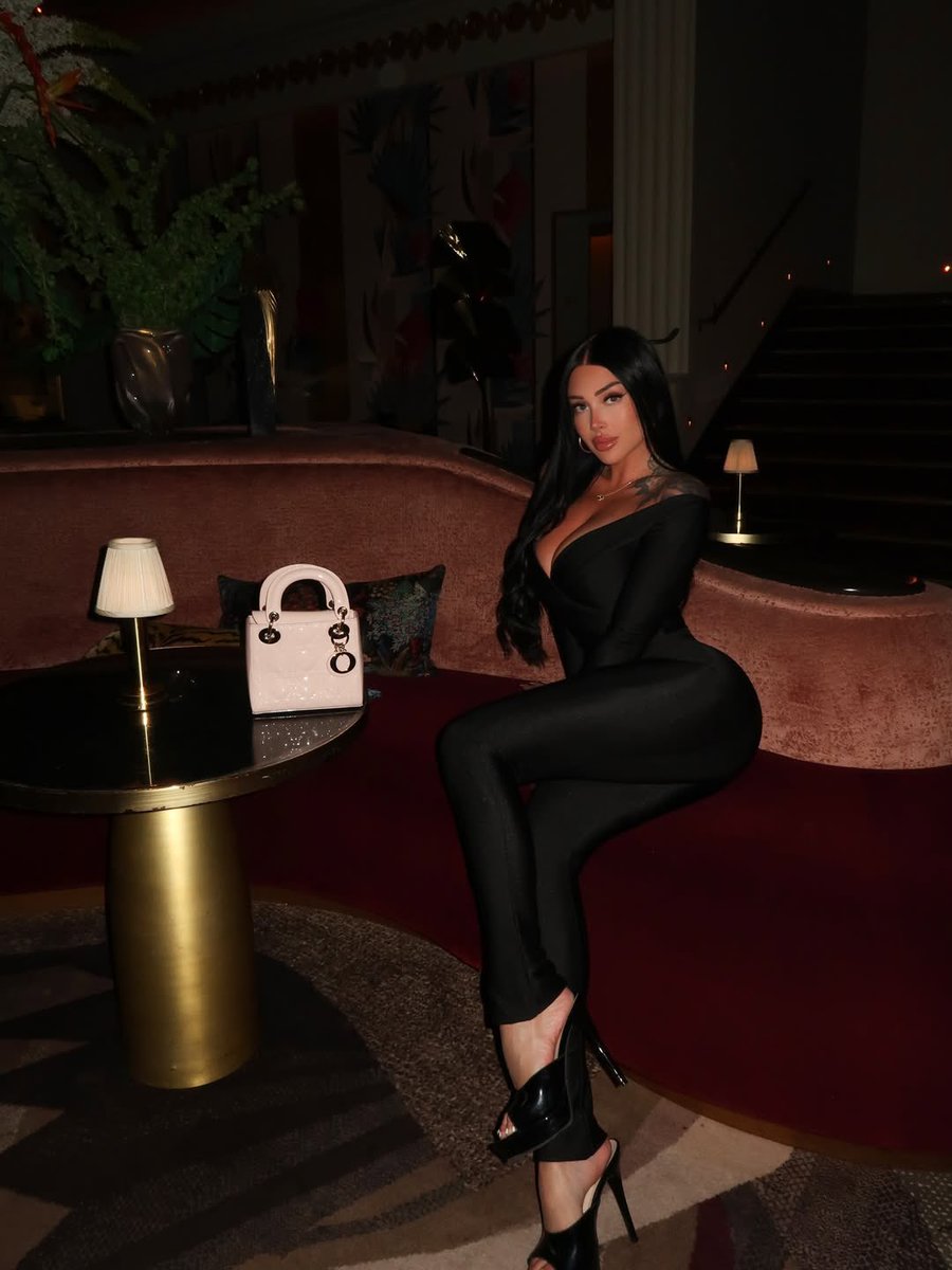 RealValérie.C tweet media