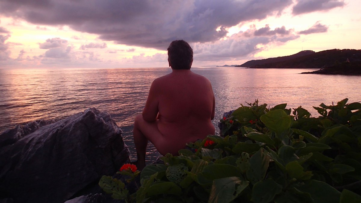 AANRwestRegion's tweet image. "Life begins at the end of your comfort zone." – Neale Donald Walsch. Step out of the clothes and into the life you were meant to live. #ComfortZone #Adventure #NudeLife #Inspiration #Naturism