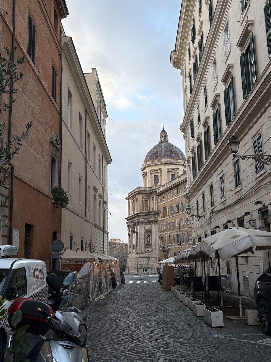 kindnessweak's tweet image. Come si fa a non romanticizzare Roma?