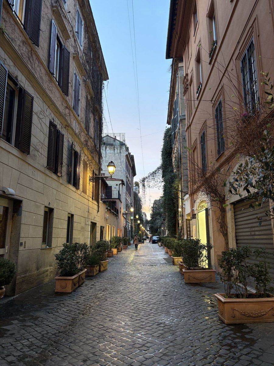 kindnessweak's tweet image. Come si fa a non romanticizzare Roma?