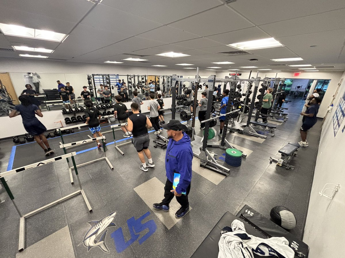 University School Sharks Football tweet media