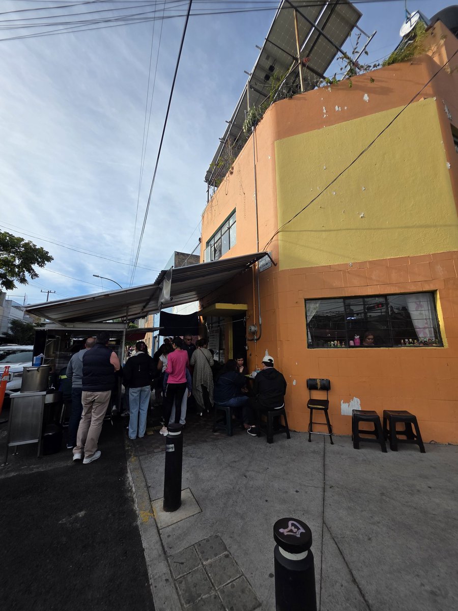 Date_ElGustoGdl's tweet photo. En Santa Tere hay sabor que no se negocia. 🌶️
Las Tortas Ahogadas Profe Jiménez son tradición, barrio y Guadalajara en cada mordida.
Clásico imperdible. 🥖🔥
#SantaTere #TortasAhogadas #GDL #DateElGustoGDL https://t.co/G8CJzpS6BE
