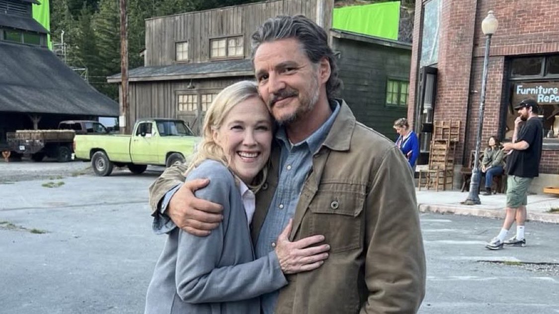 #TheLastOfUs

🔵NOVEDAD🔵

El actor Pedro Pascal ha rendido homenaje a Catherine O'Hara tras su trágico fallecimiento:

“Oh, qué genial ha sido estar cerca de ti. Eternamente agradecido. Hay menos luz en mi mundo, este mundo afortunado que te tuvo, te conservará, siempre. Siempre