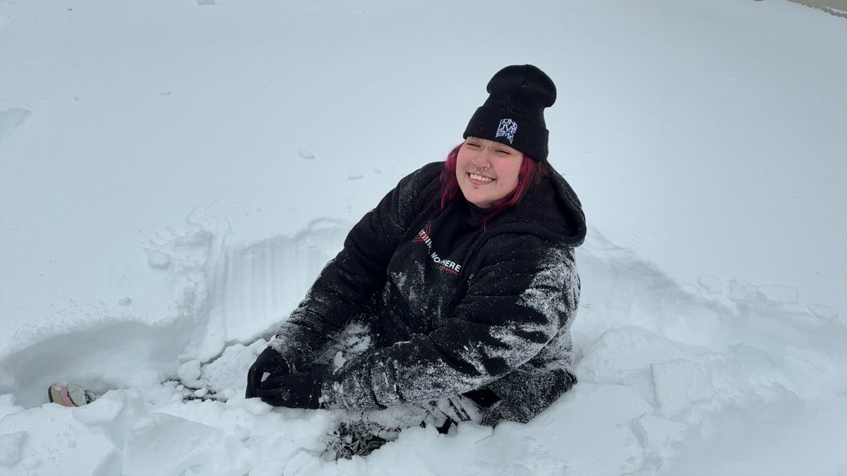 suiskyde's tweet photo. happy florida girl in the snow :3! https://t.co/DQOSBCP87m