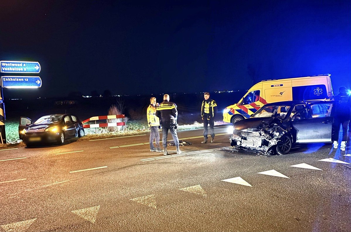 Flinke aanrijding tussen twee auto's