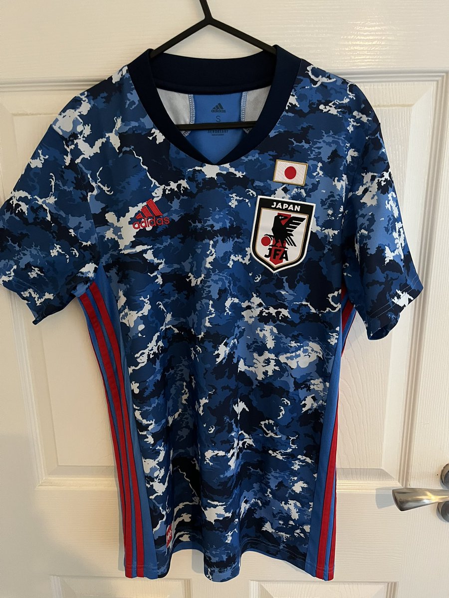 holte24's tweet photo. @shirt_x Japan size Small £40

Italy Renaissance size Medium £40

Ajax Bob Marley BNWT size small £65

Norway away size Small £55 https://t.co/TOLfdiiIrS
