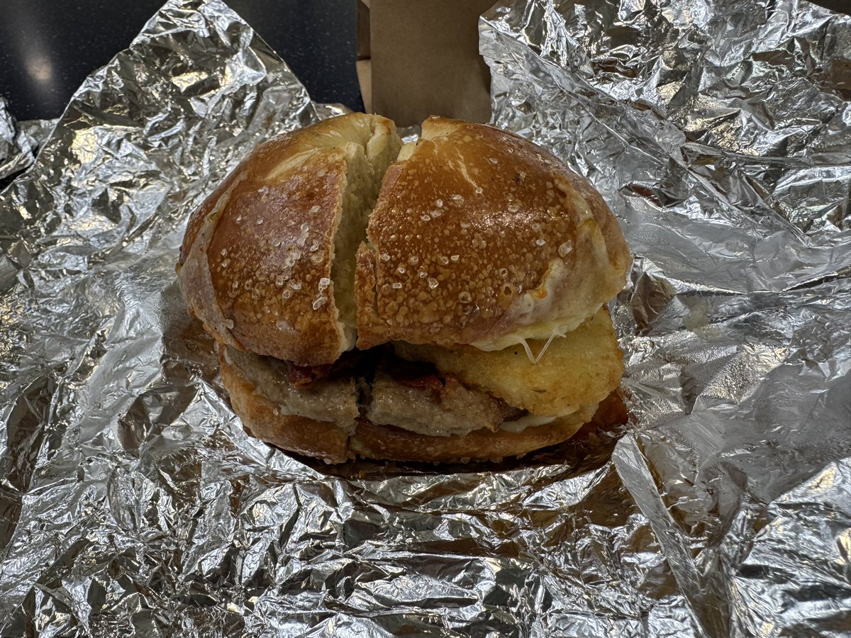 helloits_joe's tweet photo. Thank god 4 this bagel sandwich ..
Even though it’s hot as hell https://t.co/gN4Ea9pc59