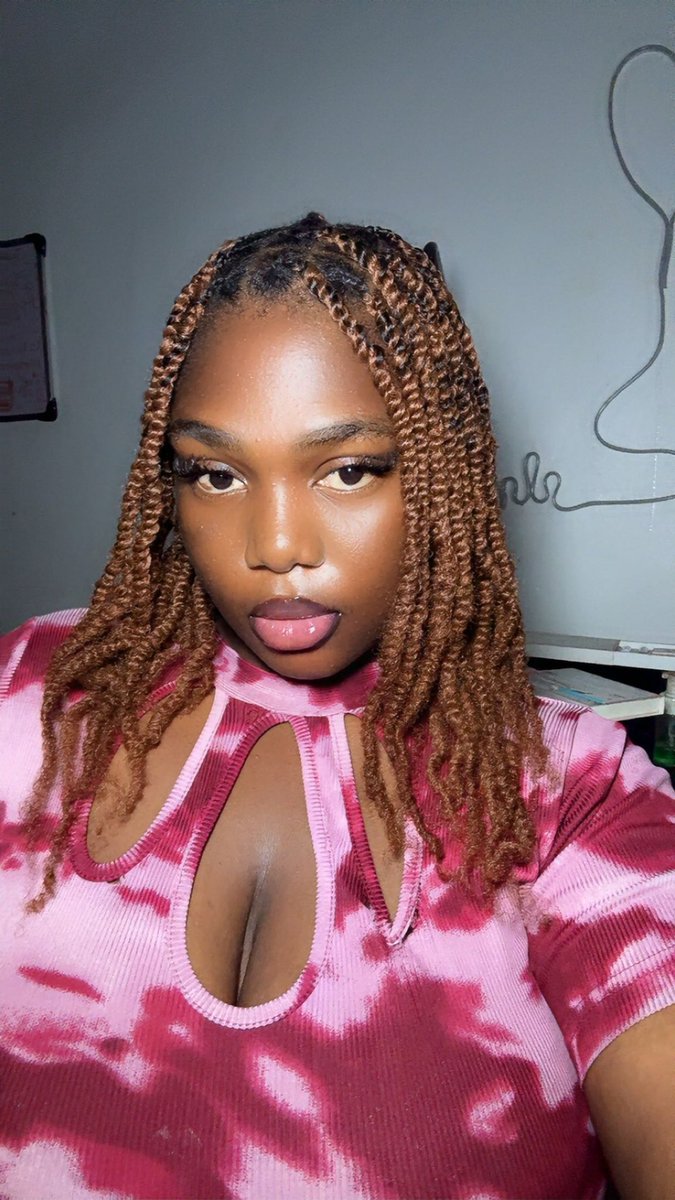 ms_jeniee's tweet photo. Hi, I’m Jennifer Chioma 
A Multipotentialite🙂‍↔️💕
Also a Nail tech, located in UNN, Nsukka /Asaba.💅
I’m here to share nail contents and connect with the girlies who love nails 🫶🏾

TikTok @nailsbyjeniee
Instagram @_nailsbyjeniee_ https://t.co/Z4ohrr1QAJ