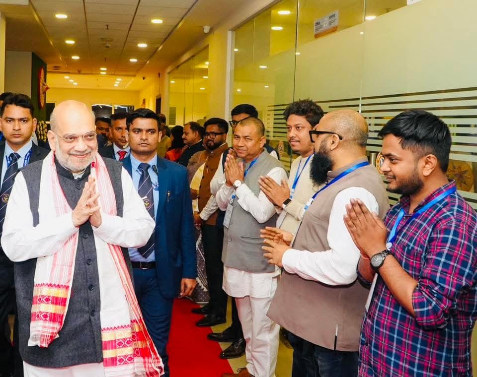 Rituparnadeka1's tweet photo. Today, it was an honour to warmly welcome  Hon’ble Union Home Minister, Shri @AmitShah ji, at our @BJP4Assam state office. https://t.co/YGrteSMhll