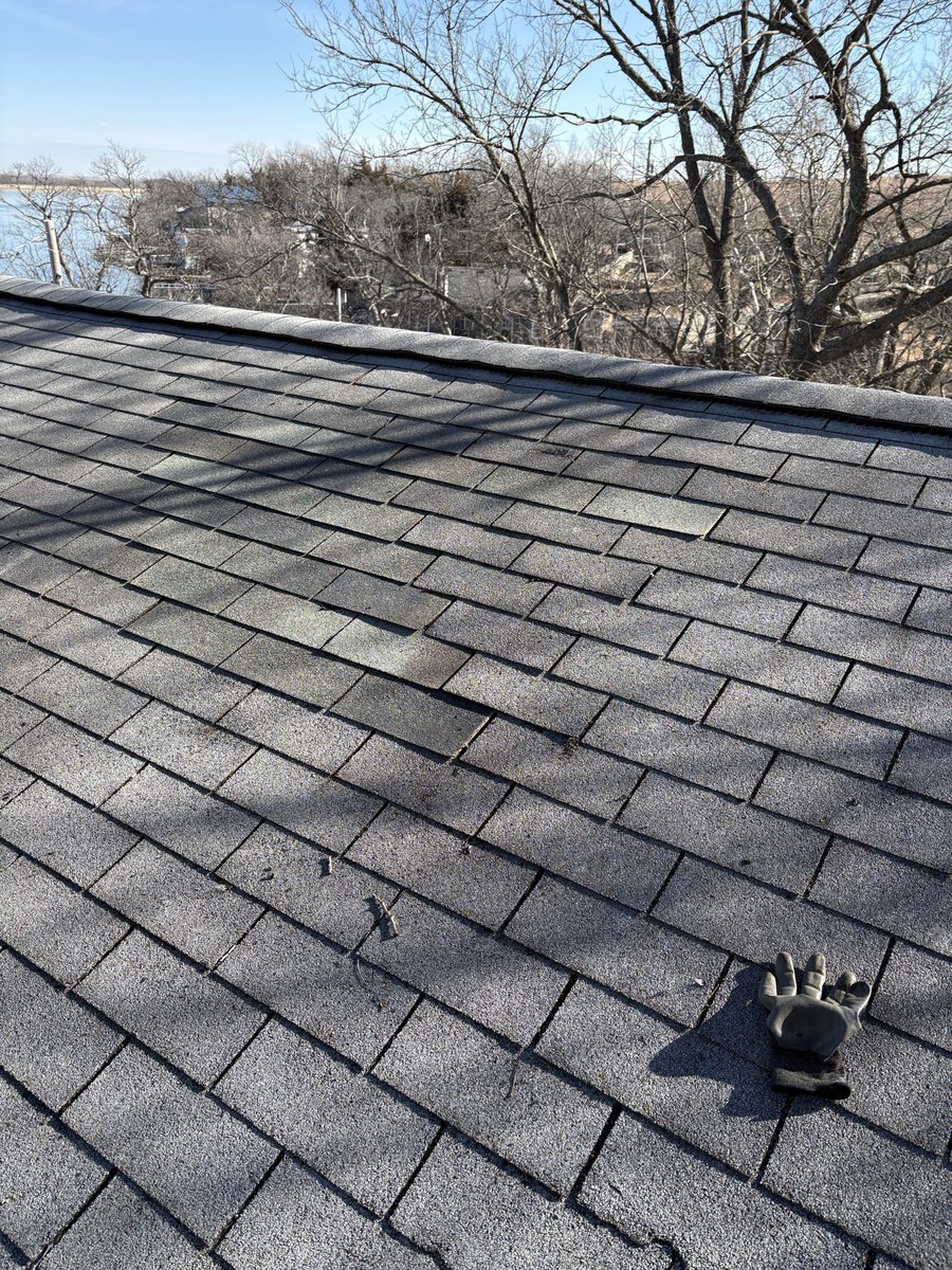 grroofs's tweet photo. Wind Damage Roof Repair – Lake Kahola

Check out the before &amp; after photos to see how our crew restored the roof and protected the home from further.
Call GR Roofing for a free inspection 620-344-0661

#GRRoofing #RoofRepair #WindDamage #StormDamage #KansasRoofing #roofingExperts https://t.co/u9idU6CHnt