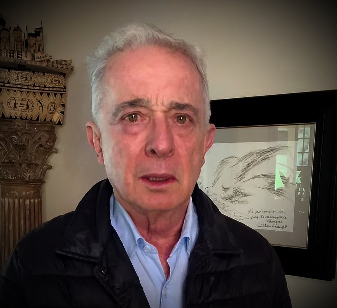 SamV1543906's tweet image. Y pensar que un hombre brillante como Carlos Gaviria Díaz no fue Presidente de Colombia en 2006 porque el psicópata Uribe se robó las elecciones sobornando a Yidis Medina