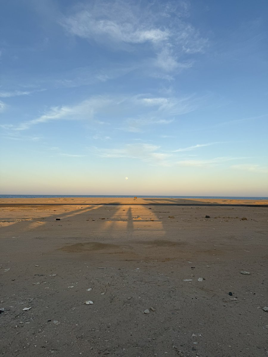 كأن عالمه هل قد حلو بس كرمالي