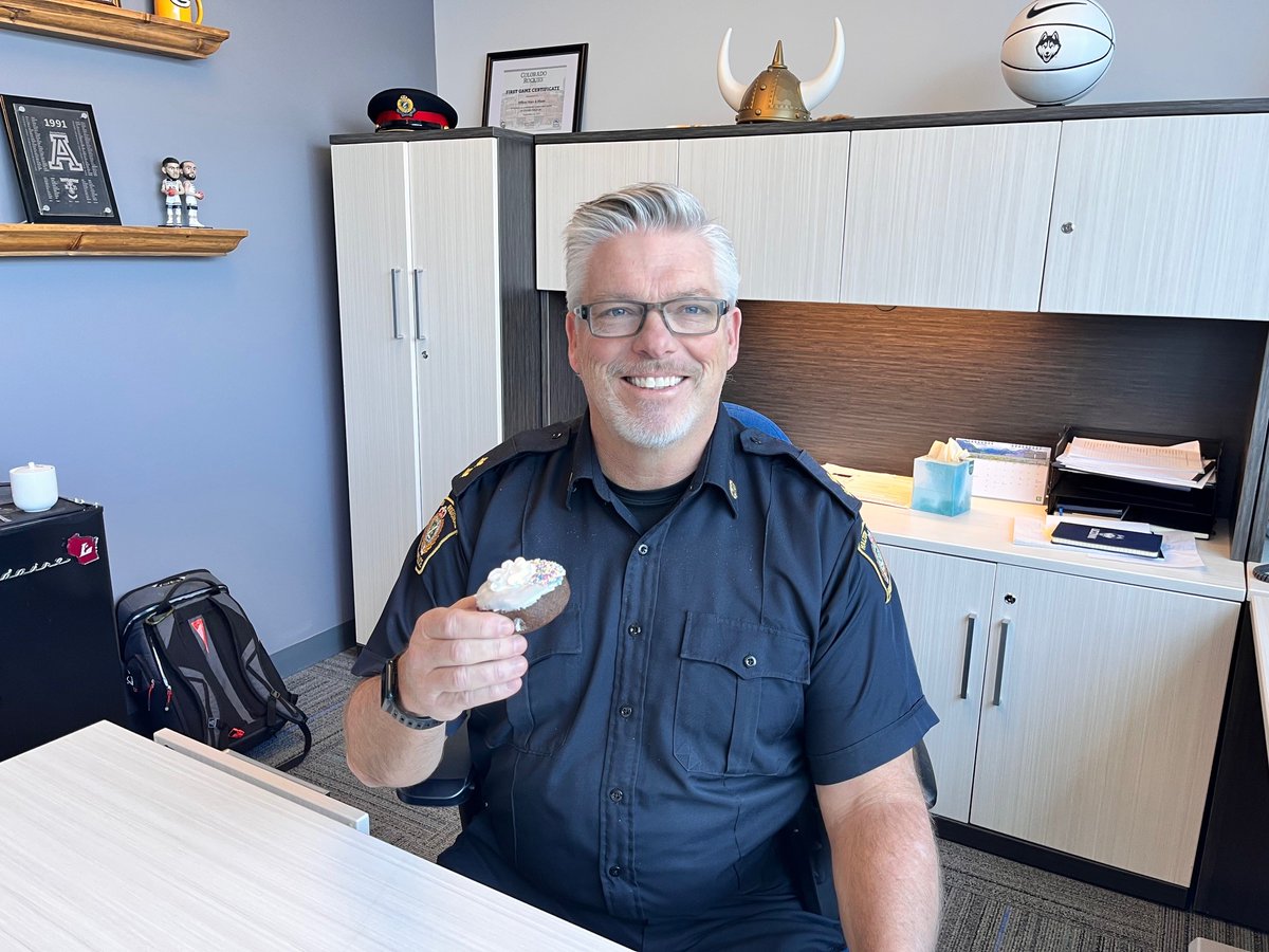 HaltonPolice's tweet image. A little sweetness goes a long way. 🍩

Starting today until February 1, head over to your local @TimHortons to purchase a limited-edition donut in support of @SOOntario. All proceeds will help thousands of athletes with intellectual disabilities.

#ChooseToInclude