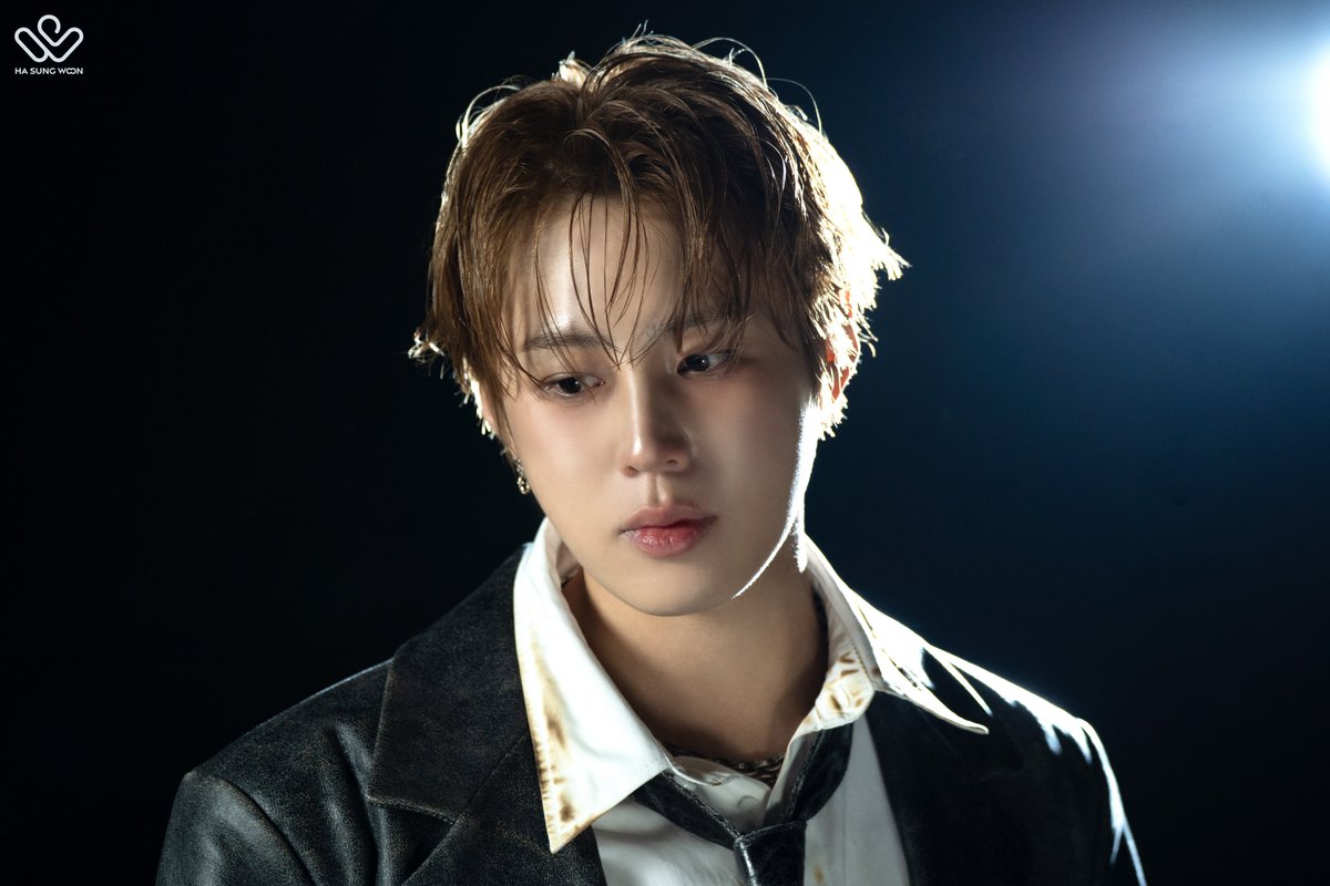 성운아~ 초밥 맛있게 잘 먹었어~? 난 집밥 맛있게 잘 먹었어~^^ 우리 귀요미~ 하고 있는데 우리 미남의 등장.. 두둥.. 근데 이 사진만 보면 그냥 바로 춥다.. 성운이도 그렇지.. 으 추워~ㅋ 성운아~ 하늘 생각해주는 소중한 마음 너무너무 고마워~ 사랑해~ 고마워~^^❤️