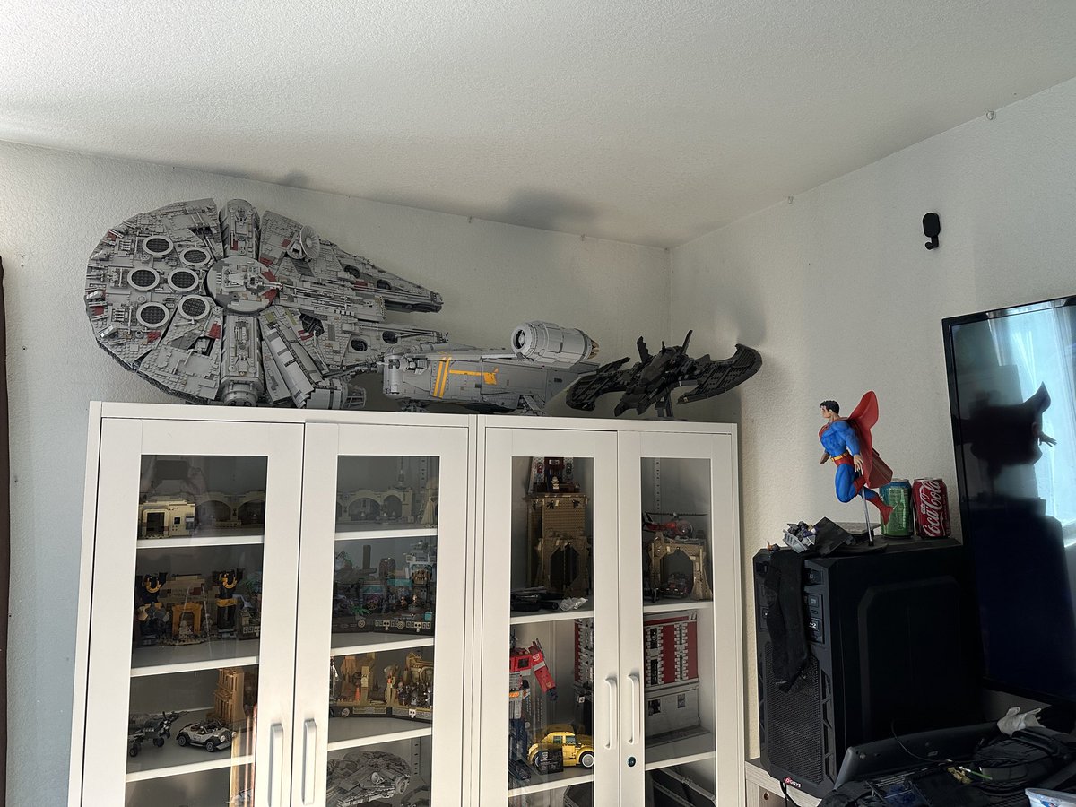 ReviewFischer's tweet photo. I now have the doors on and the larger set on top.
#Lego #StarWars https://t.co/kBfYWfOQ3A