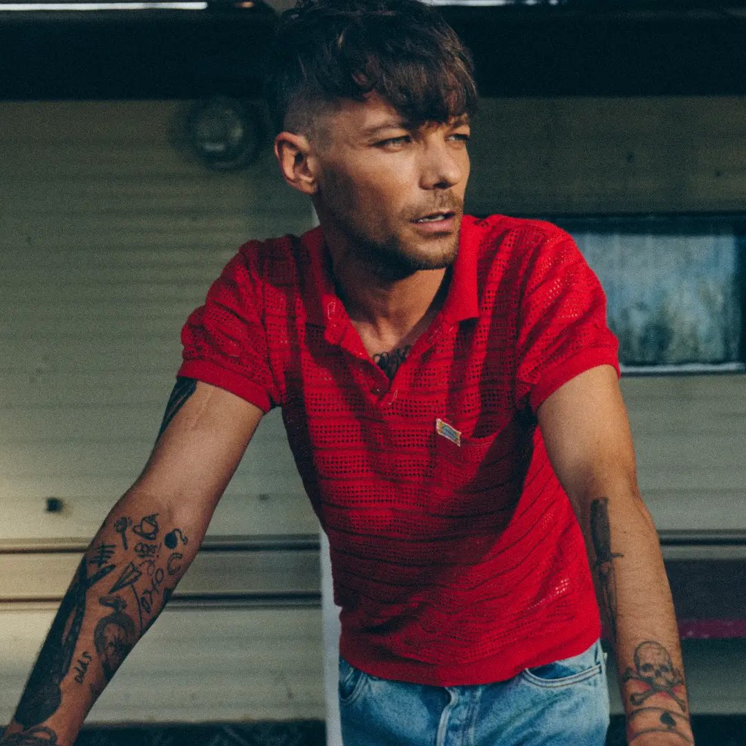 Harry Styles and Louis Tomlinson simultaneously debut at #1 on the UK singles and albums charts this week.