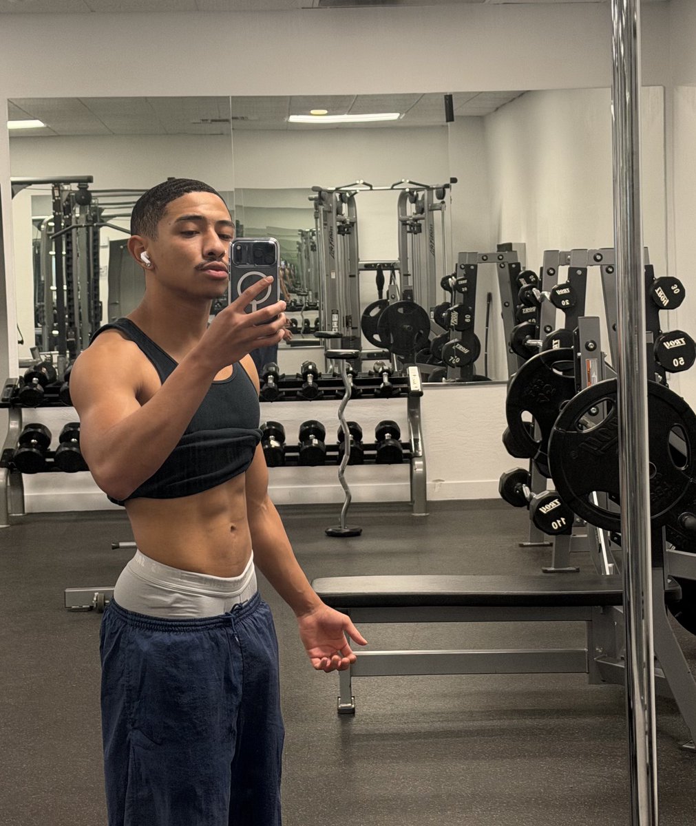 sp3cialagentO's tweet image. must be out his mind 🧠