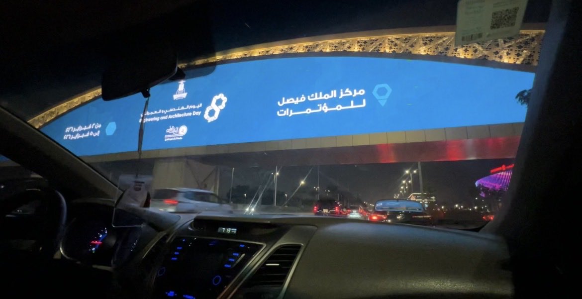 dloaai's tweet photo. تصاميمنا على طريق الملك عبدالعزيز! انا جدا فخورة 
شعور جميل جدا تشوف نتايج تعبك بهالطريقة

فخوووورة بالتيم القوي☄️ #اليوم_الهندسي_والعمراني_٢٠٢٦ https://t.co/Xe56J8ik1r