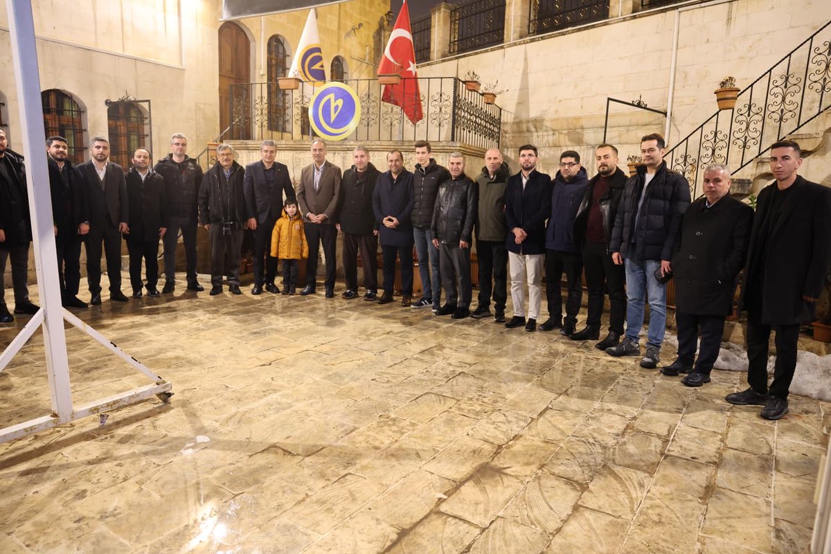 Şanlıurfa Birlik Vakfı Başkanımız Sayın Av. İbrahim Halil Kızılelma ve kıymetli Yönetim Kurulu Üyeleriyle bir araya geldik.

Belediyemiz tarafından hayata geçirilen ve planlama aşamasındaki projelerimizi istişare ettik.

Nazik misafirperverlikleri için kendilerine teşekkür