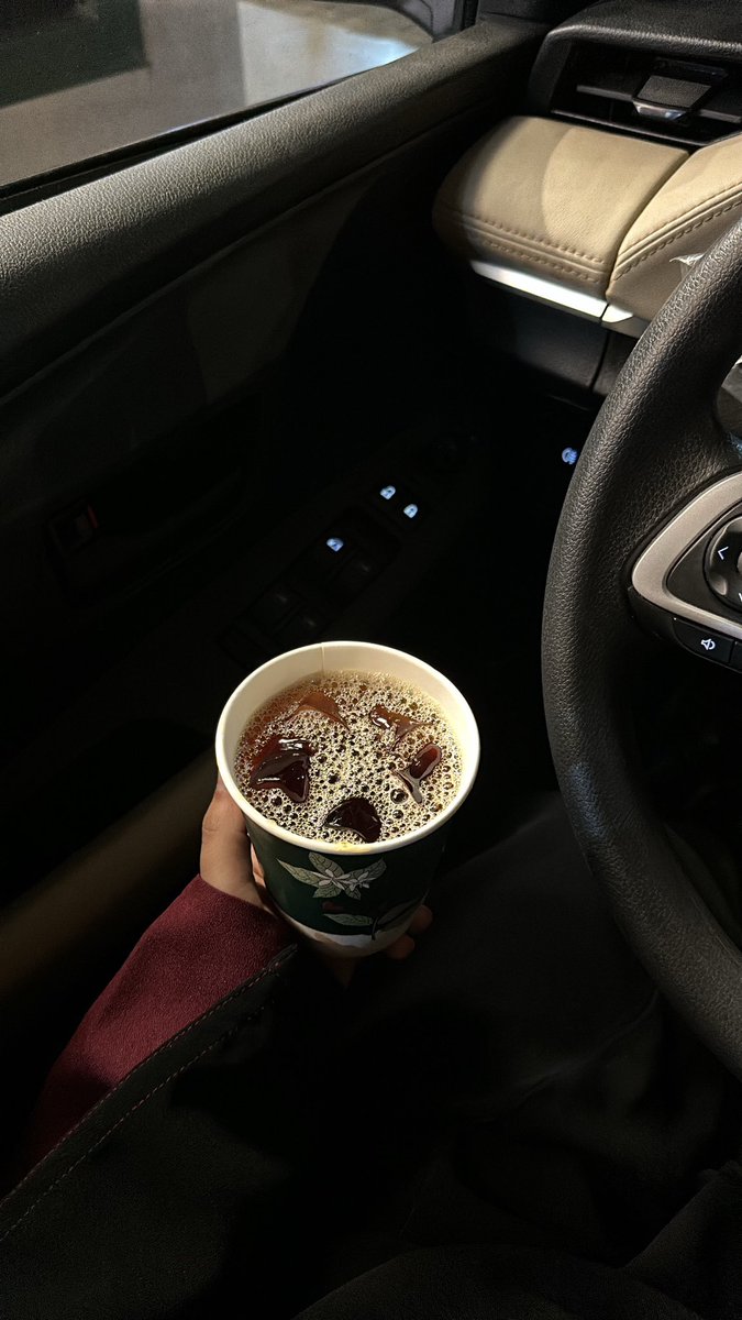 ilcc33's tweet image. على شرف الانجاز اليوم قهوة اليوم لذيذة كانت
ولها طعم غييير الحمدلله على كل شي ..