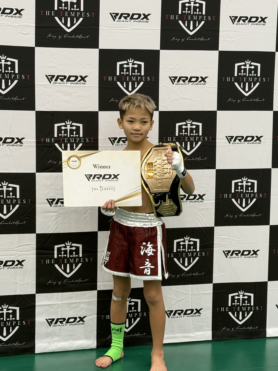 kyotorampage's tweet photo. さすが我が息子🔥海音🥊小4
The Tempest   -30kg 王者🏆
1週間で3冠目👑KYOTOSEIKENKAI
キックボクシングJr fighter👊
男前やし強いし
華もあるし姉弟全員美男美女やし
今後に注目👍　要チェック✅
#京都#キックボクシング#格闘技#ジュニアキックボクシング https://t.co/S4bIc6qJVe