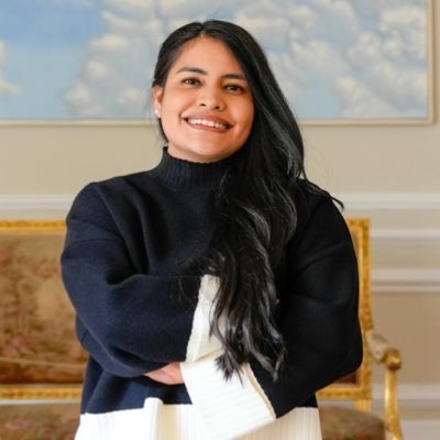 laaliciasumerce's tweet image. Señora @ZuluagaCamila mientras usted tiene un título de ciencias políticas en Los Andes y una carrera fracasada de extra en Padres e Hijos (jaajajajjajaja extra en Padres e hijos). La señora @NataliaIrene tiene su carrera de politóloga y dos maestrías, incluida una de economía en…