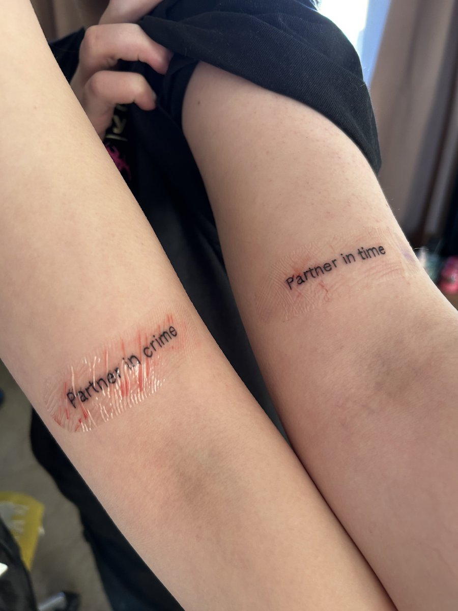 RewindVi_'s tweet image. 11 years of life is strange. insanity!
a game that meant so much to me and my sister that we got matching tattoos for it :)

here's hoping reunion makes the changes needed to redeem itself from DE. max &amp;amp; chloe's story should end in a satisfying way now that it's been extended