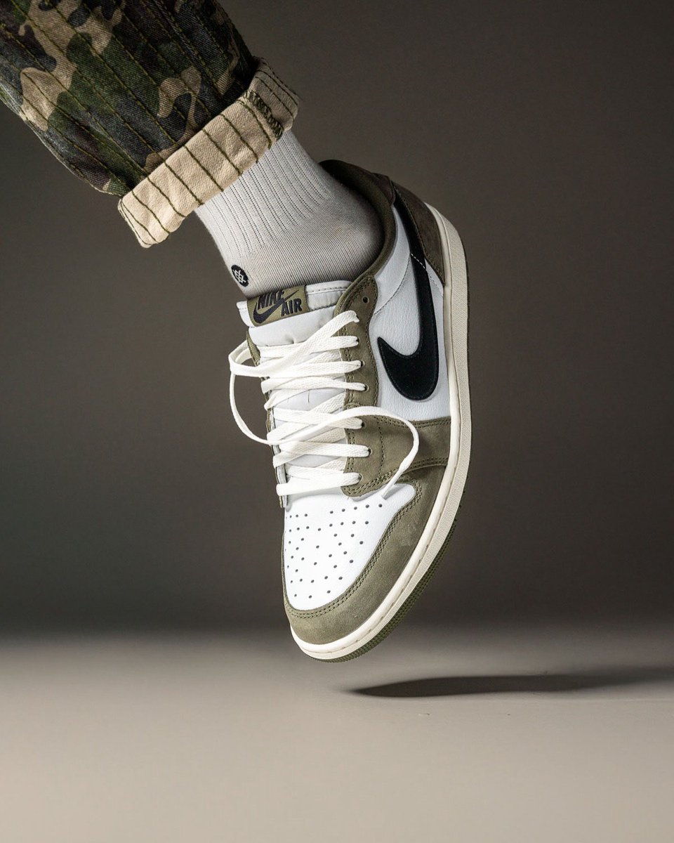 JustFreshKicks tweet media