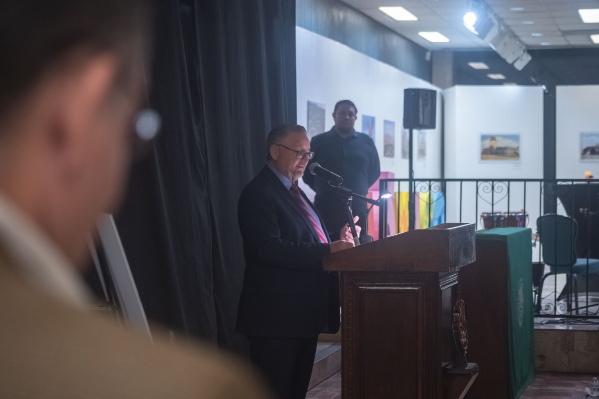 DesecJuarez's tweet photo. En colaboración con el Consulado General de México en El Paso, The Borderplex Alliance y El Paso Chamber, presentamos la edición en inglés de nuestro libro “El Futuro Norte”, un ensayo de historia económica sobre la región del Paso del Norte.

#ImpulsandoElFuturo #PasoDelNorte https://t.co/h4xAM1WiqV