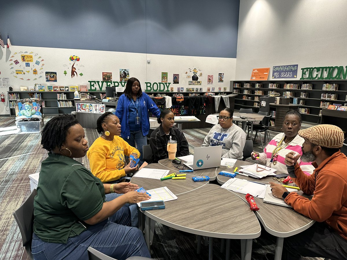 FrancisES_AISD's tweet photo. Attendance matters at Francis! 💚💙 Our Attendance Committee is collaborating to boost daily attendance and support student success. @SADubberke https://t.co/uwBfTndNk9