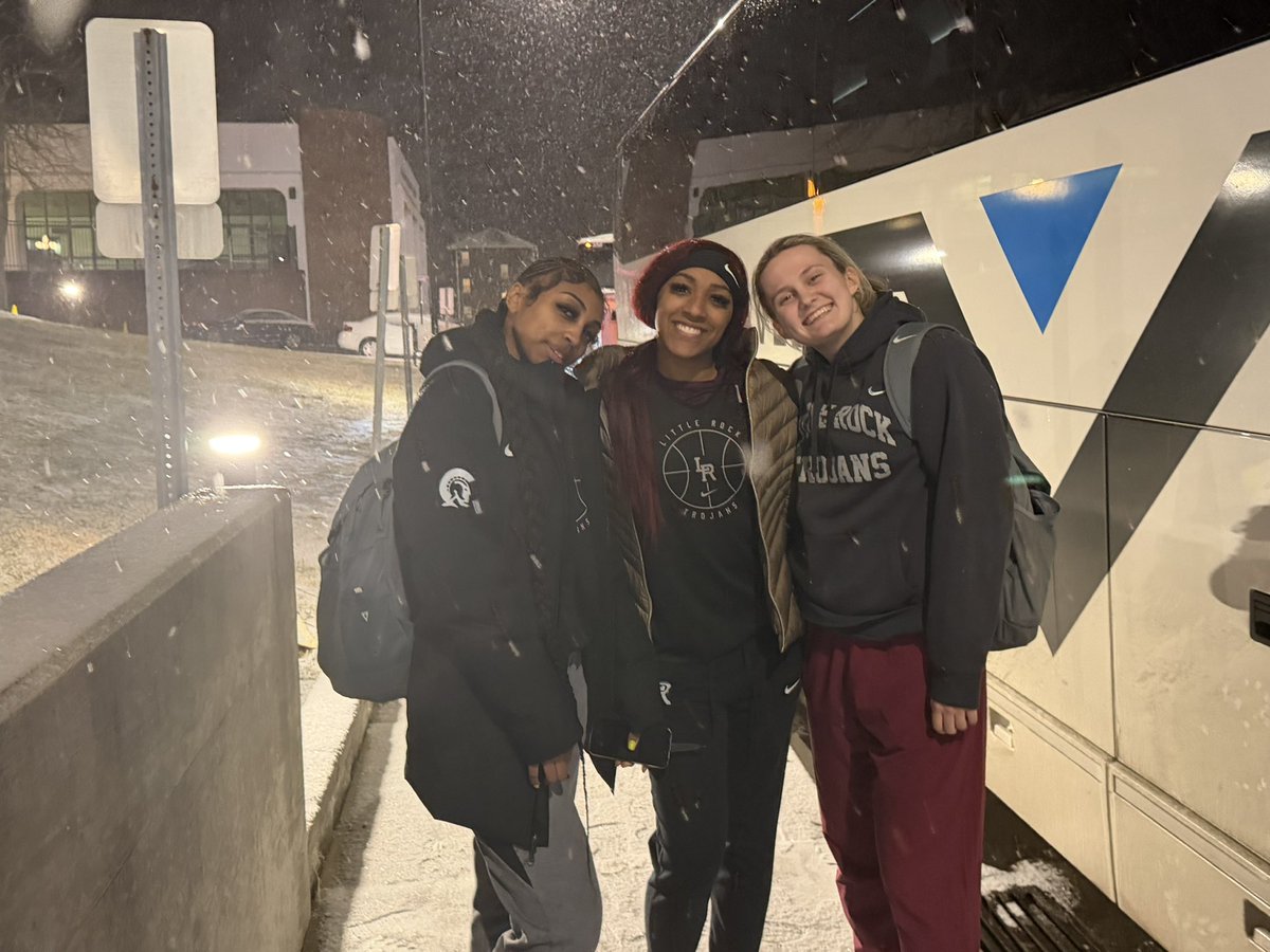 LittleRockWBB's tweet photo. A good practice and fun in the ❄️ after. https://t.co/VU5vin0XfJ