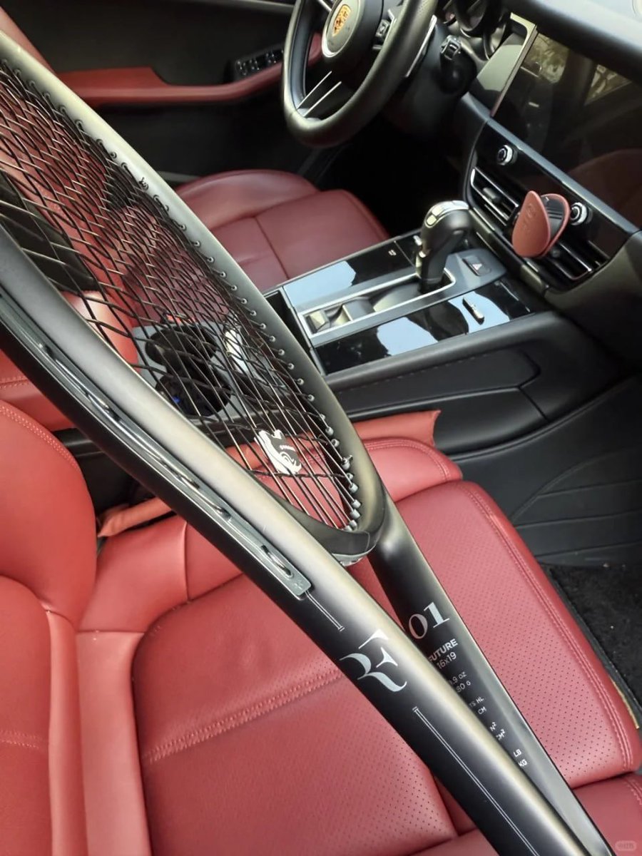 pindigasuman1's tweet image. RF 01 Future 16x19. It’s a beauty. Time to put it to work. 🎾🔥#WilsonTennis #RF01