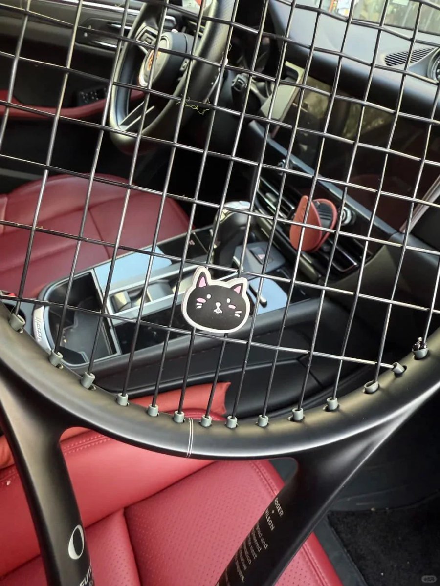 pindigasuman1's tweet image. RF 01 Future 16x19. It’s a beauty. Time to put it to work. 🎾🔥#WilsonTennis #RF01