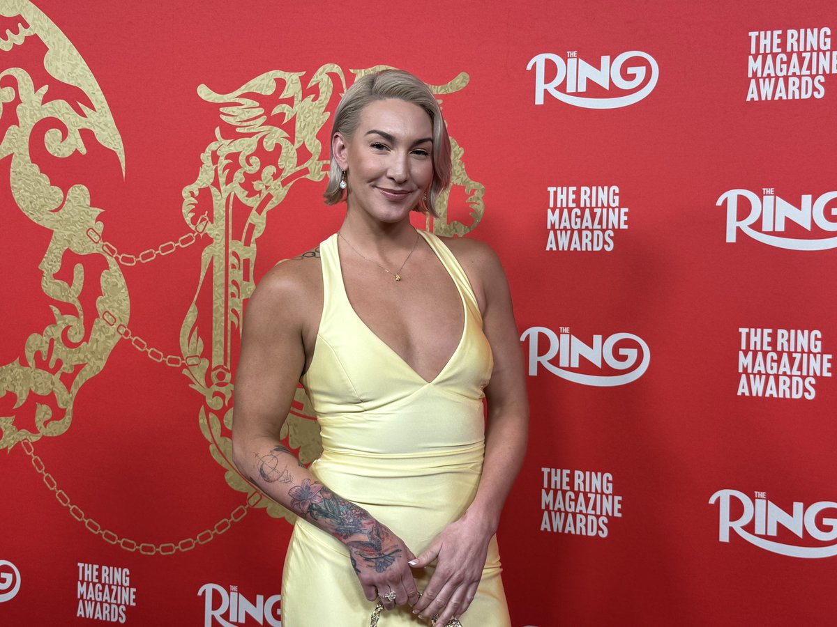 BOXINGnBBQ's tweet image. Mayer makes her entrance!