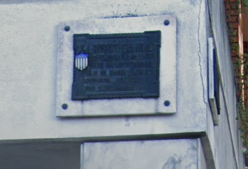 El 30 de enero de 1974 un grupo de hinchas auriazules colocaba una placa en la esquina de Carriego y Mendoza para celebrar el Nacional del 73, con una fiesta que reunió a todo el barrio y personalidades del club. Entre los concurrentes había un cordobés... Mañana sale hilo.