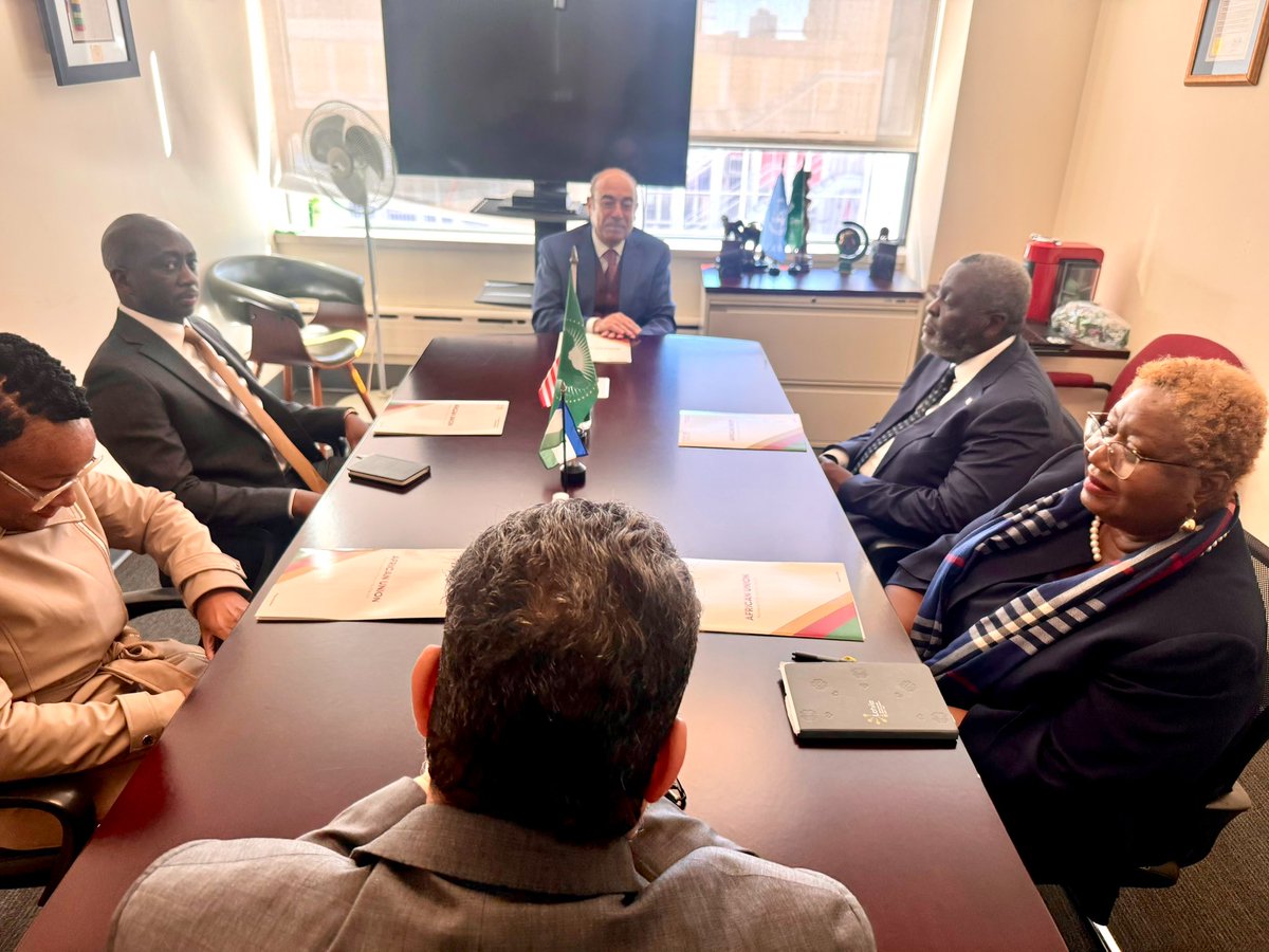 AfricanUnionUN's tweet image. #Today at @AfricanUnionUN: Handing-over ceremony between the outgoing Chair, Amb. Matete Paul Nena, PR of the Kingdom of #Lesotho 🇱🇸 to the @UN, and the incoming Chair for the month of February, Amb. H.E. Lewis G. Brown, PR of the Republic of #Liberia 🇱🇷 to the @UN.

They