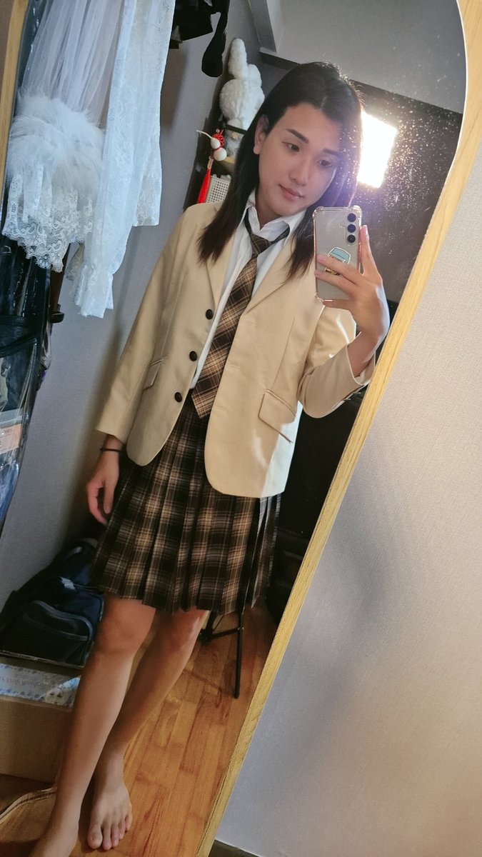 Skylar Pow tweet media