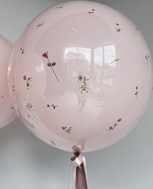 i3Moment's tweet image. Flower balloons