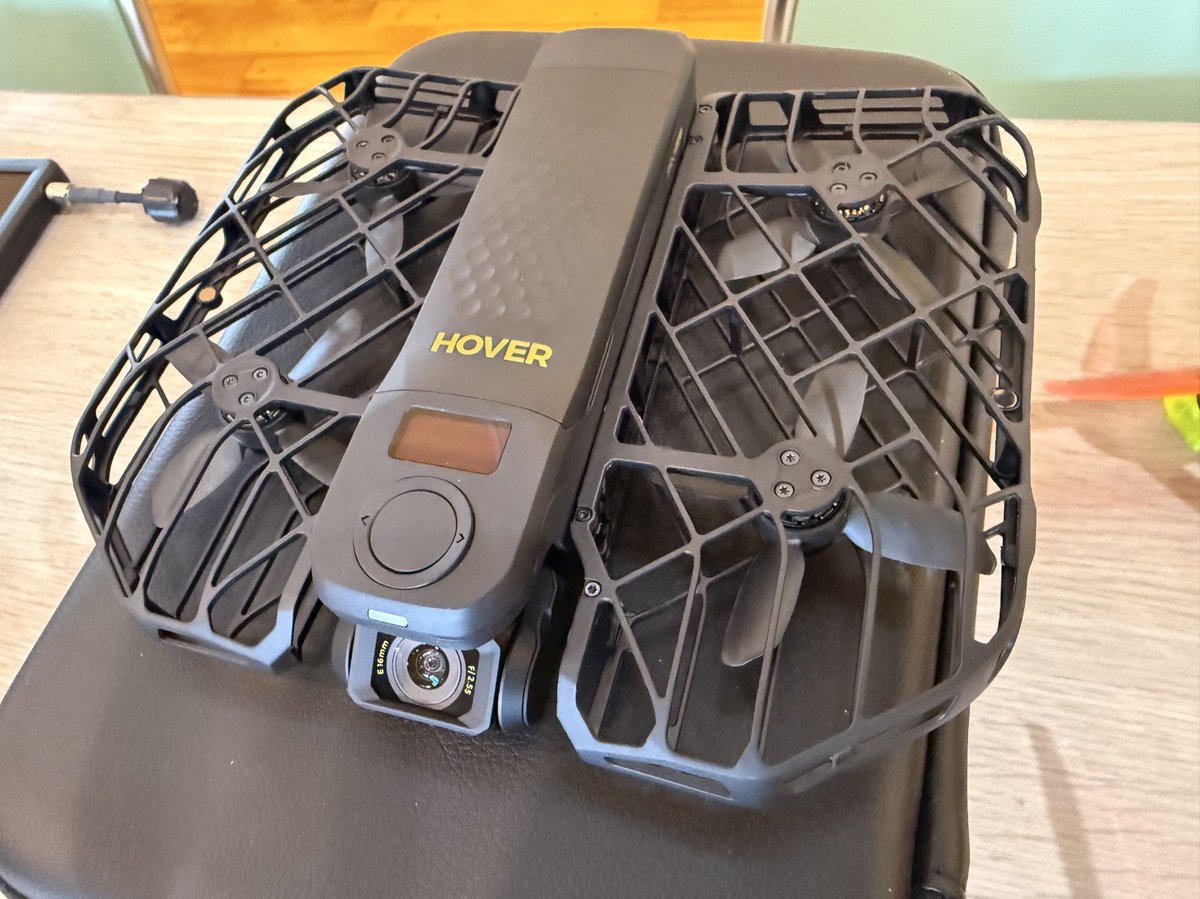 Sin5_FPV's tweet photo. 今日は大雪の中、地域のドローン体験会やってます😃
#ドローン体験会
#hoverair https://t.co/ue7Xk5mk2D