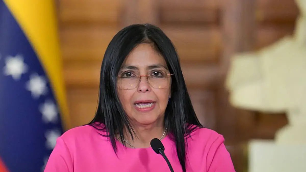 Delcy Rodríguez anunció la presentación de una Ley de Amnistía General para los presos políticos en Venezuela. 

La iniciativa pretende conceder “libertad plena” y anular los antecedentes y causas judiciales de unas 700 personas que aún seguirían detenidas en centros como El