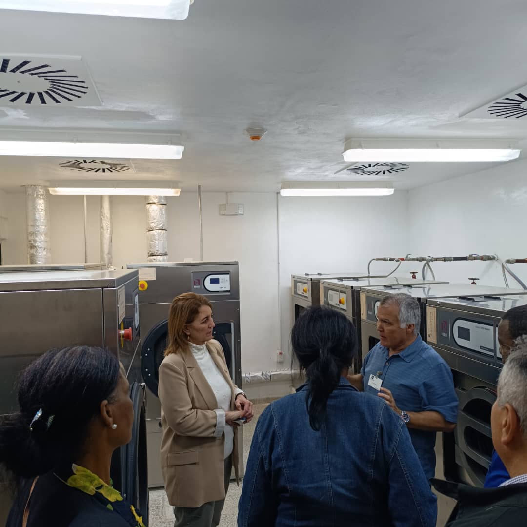 BioCubaFarma's tweet photo. Presidenta de #BioCubaFarma, @MaydaMauriBCF, visitó en el día de hoy las áreas de Laboratorio Físico- Químico y Lavandería de la Empresa Roberto Escudero en El Cano. https://t.co/76b6iWY4eE