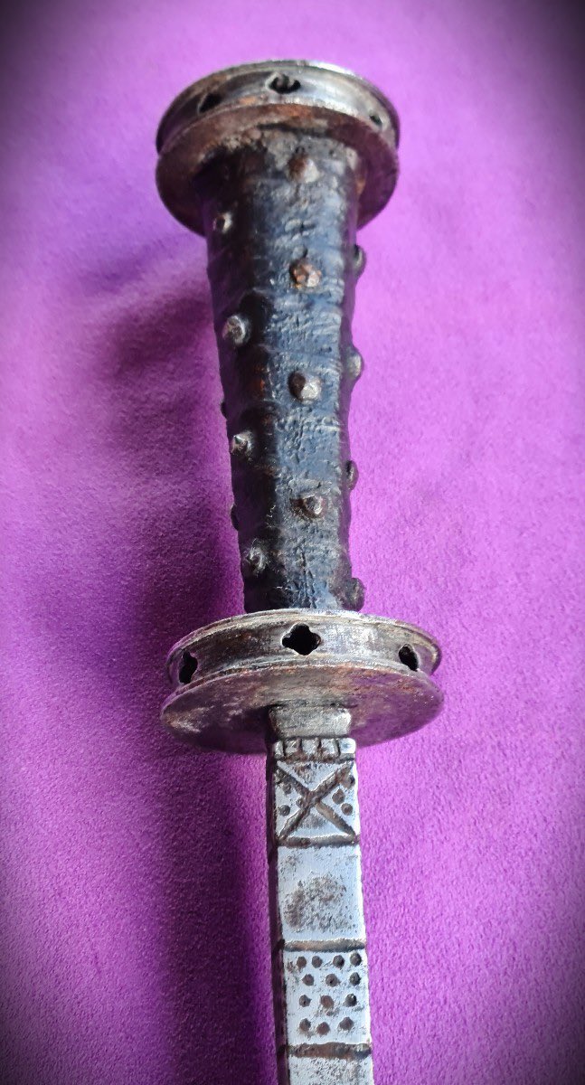 KatieArmours's tweet image. very thick rondel dagger with filed/punched/chiselled decoration down its big fat spine.