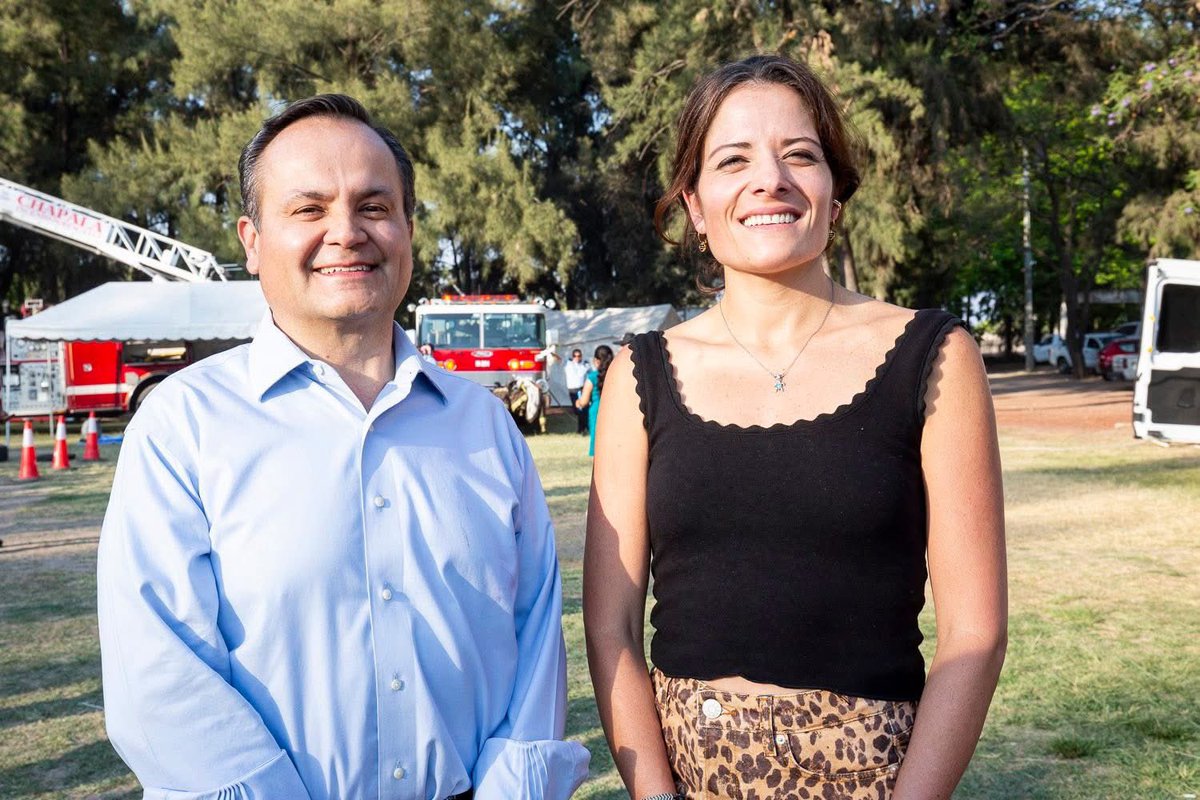 AlejandroA_C's tweet photo. Feliz cumpleaños estimada Andrea Blanco Calderón, Coordinadora del Gabinete Social del Gobierno de Jalisco, que sea un gran día en compañía de sus seres queridos y que venga un año lleno de éxitos y retos. Saludos desde #Chapala, su casa. #HacemosQueLasCosasSucedan #Jalisco https://t.co/P08Z0nnxbM