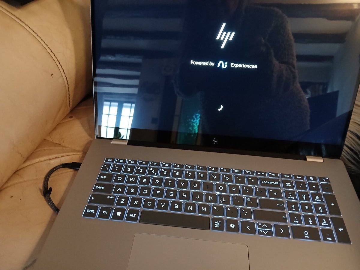 FlissZak's tweet image. Well, goodbye ONLY 15-MONTH-OLD @Dell laptop, hinge shattered after just over a year of use and hello brand new shiny @HP laptop. Let's see if you're fit for purpose.

#WritingCommunity #poetrycommunity #computers #writers #Technology #tec